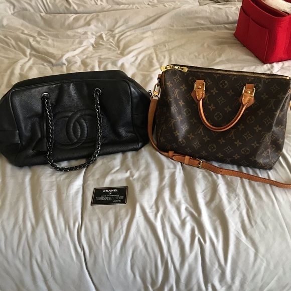 Chanel Deerskin Zipped Tote - Picture 15 of 15